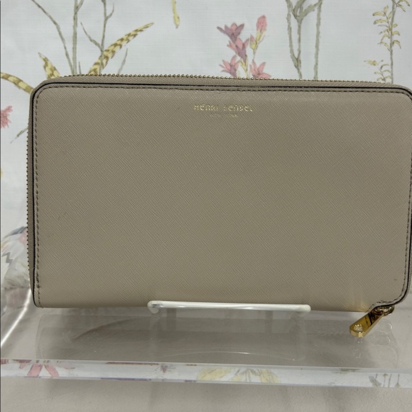 Henri Bendel creamed Wallet - Picture 1 of 13